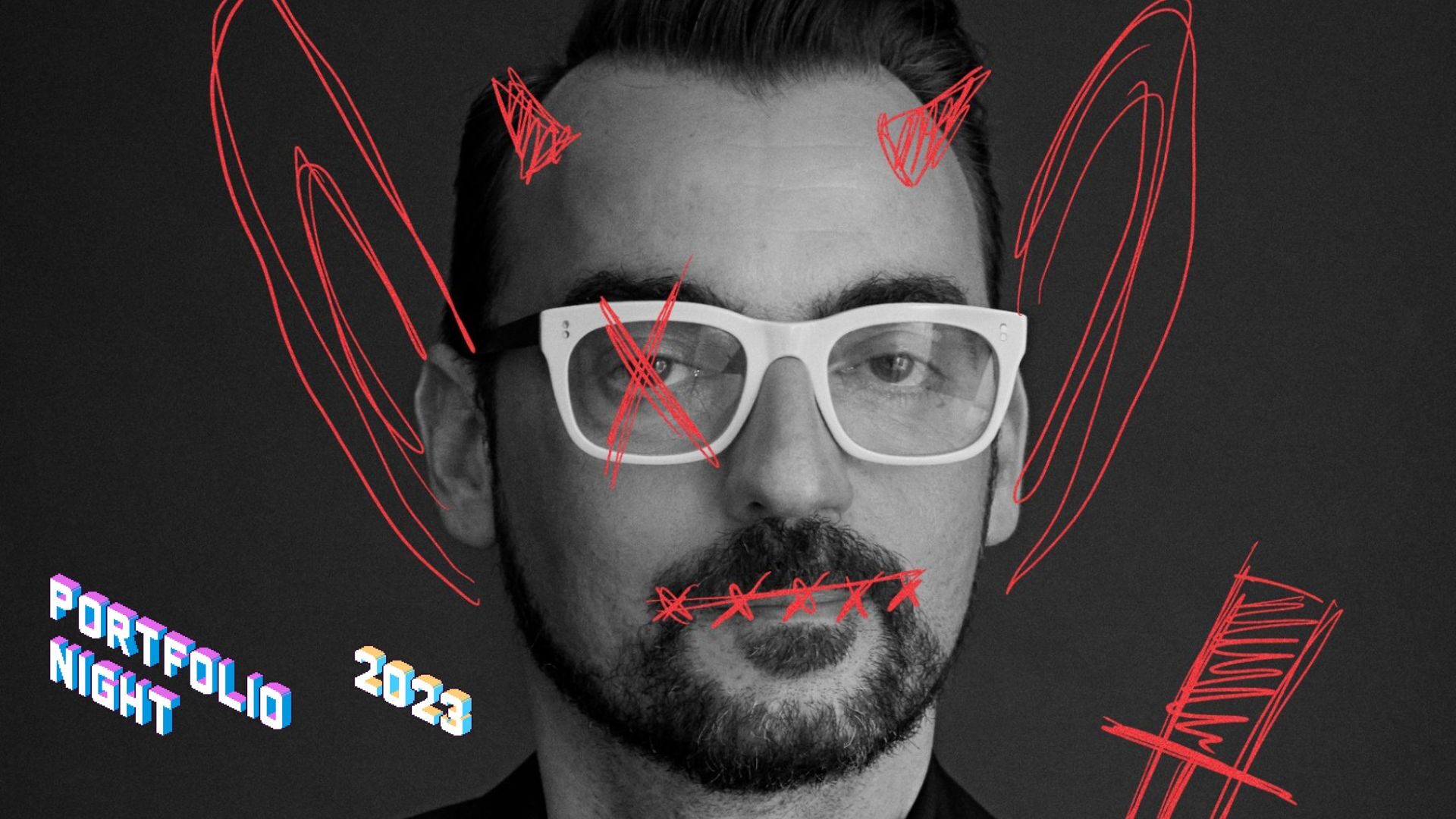 Uma cara feliz, com rugas e olheiras