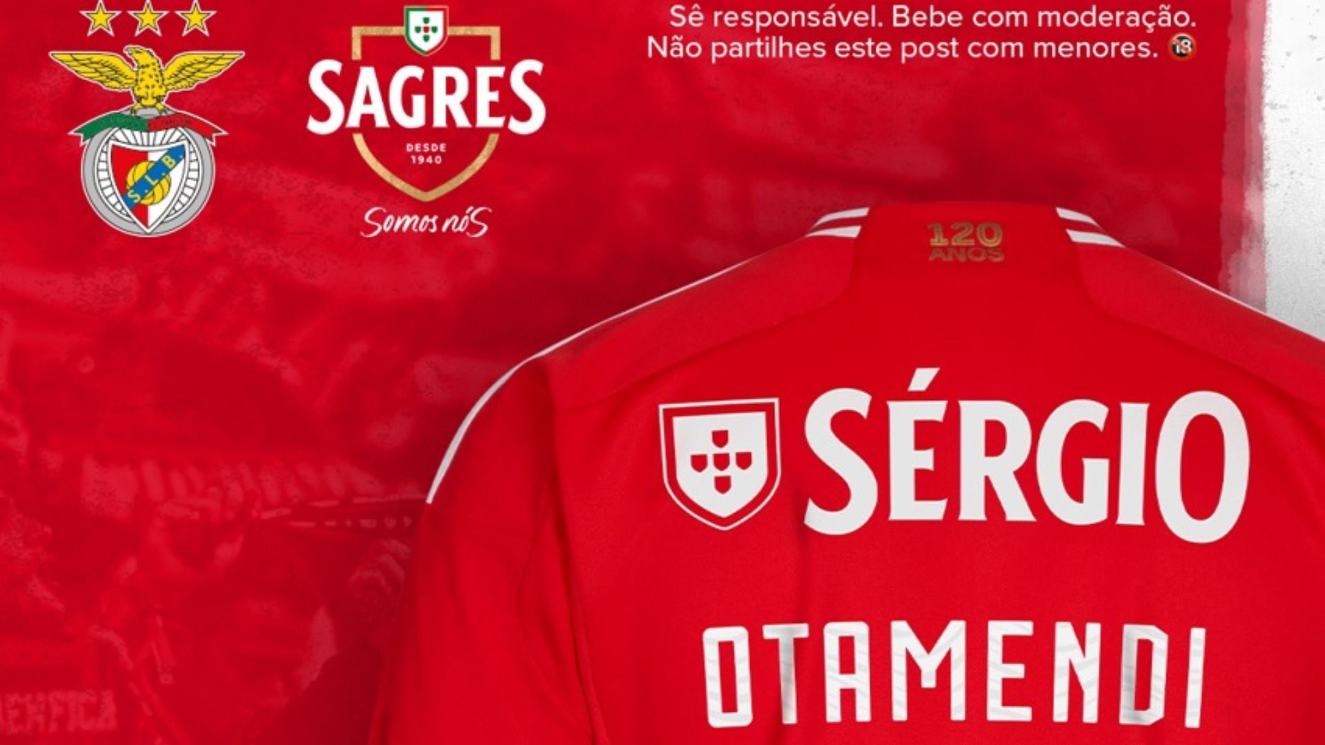 Os adeptos do SL Benfica entram em campo com a Sagres
