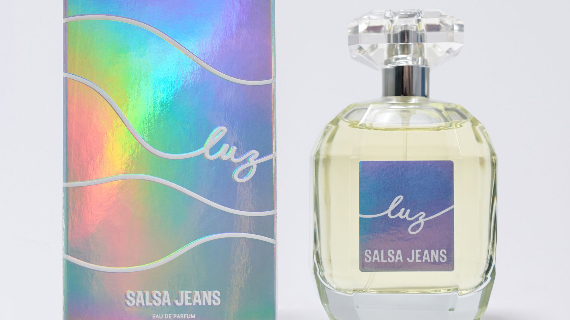 Salsa Jeans vê a Luz... e cheira-a