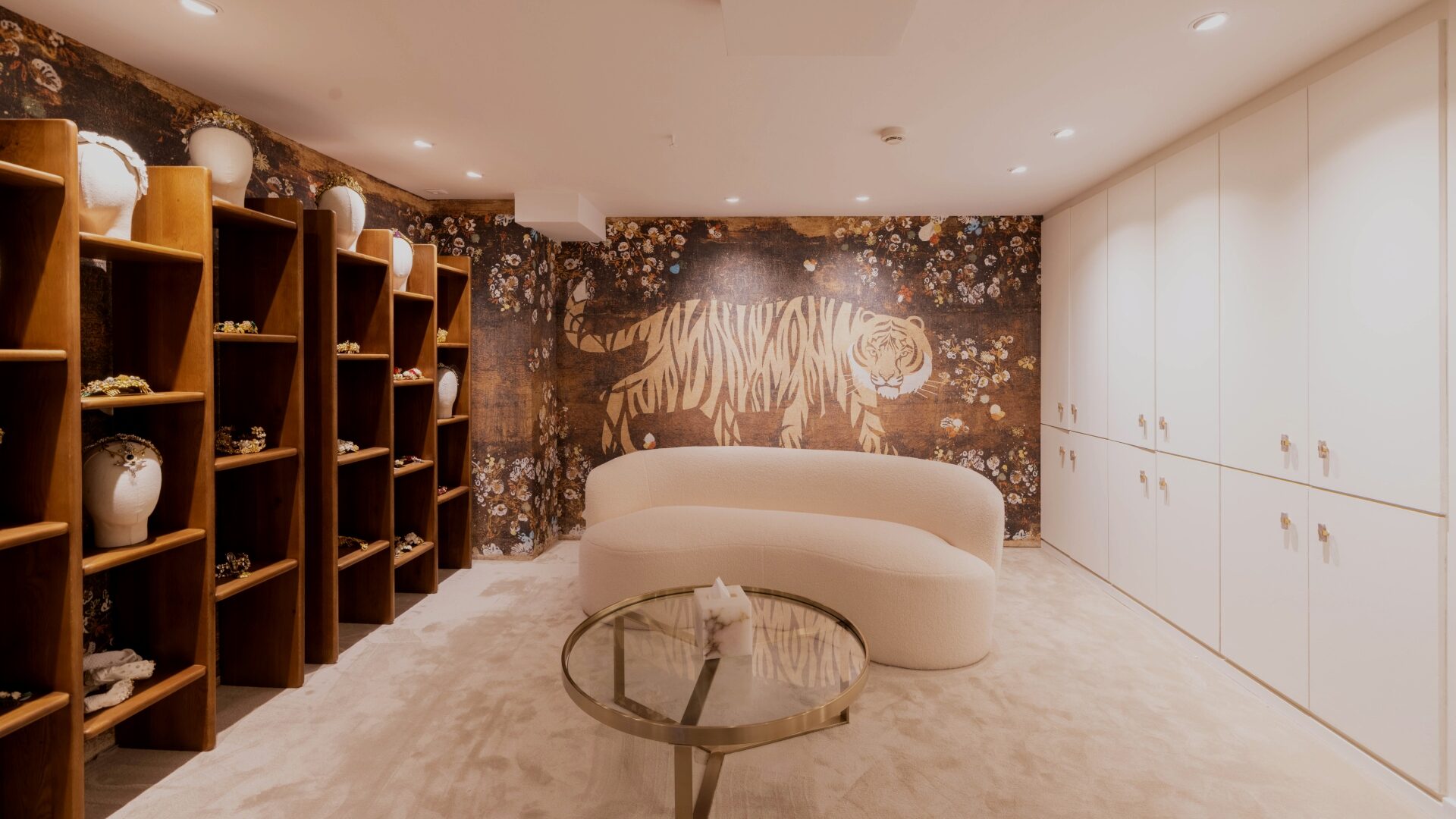 Cata Vassalo com coroa própria