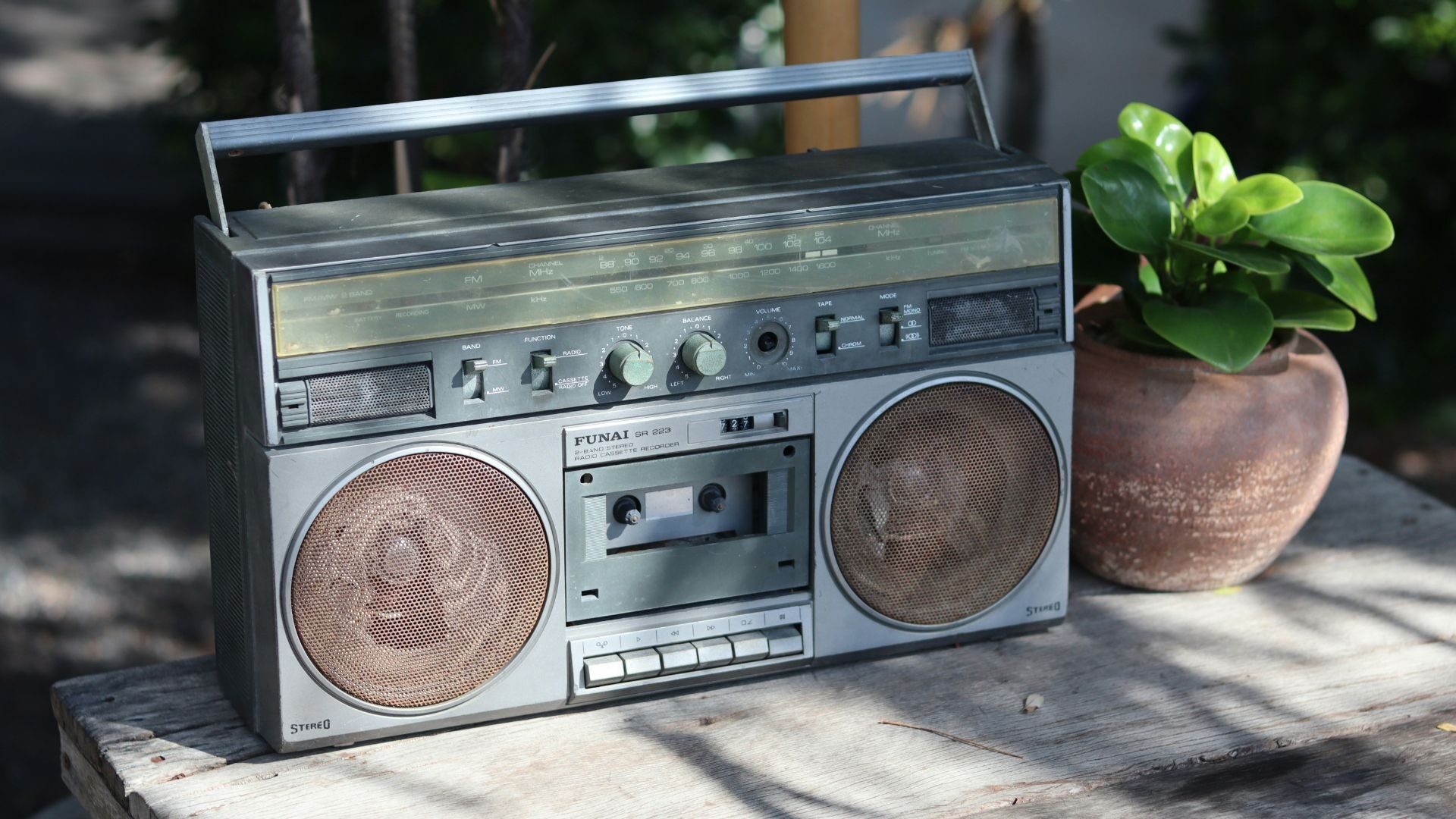 Portugueses ouvem em média três horas por dia de rádio