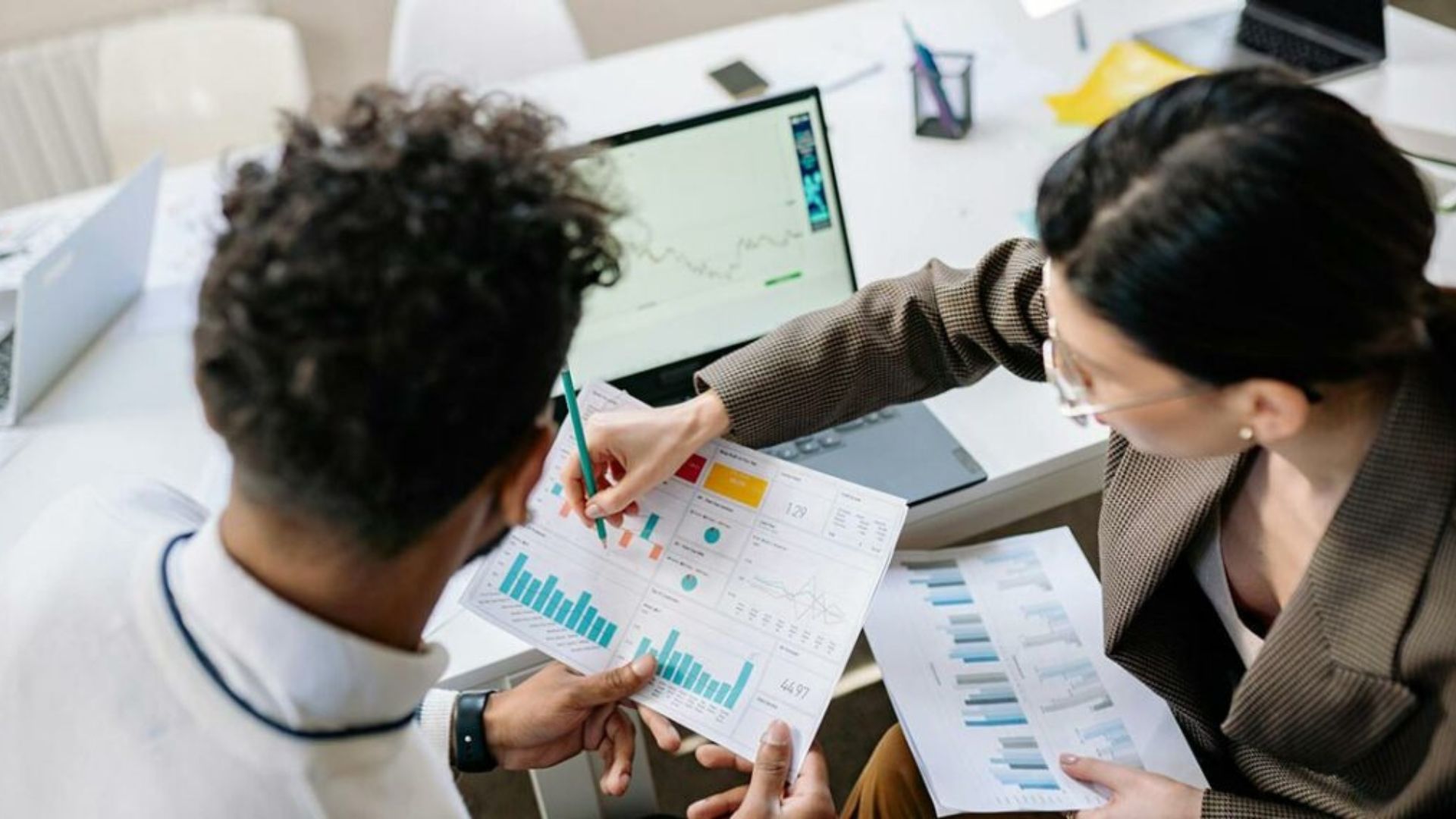 Checklist para organizar eventos corporativos com identidade visual consistente