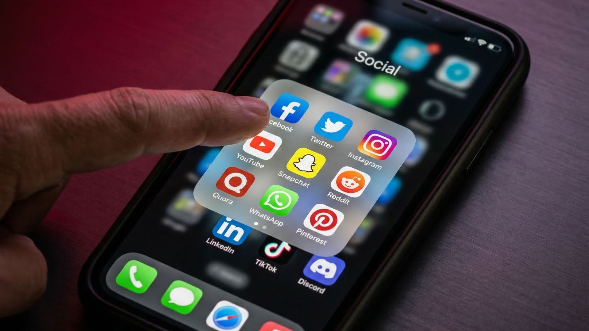 Qual a relação dos portugueses com as redes sociais? Este estudo revela