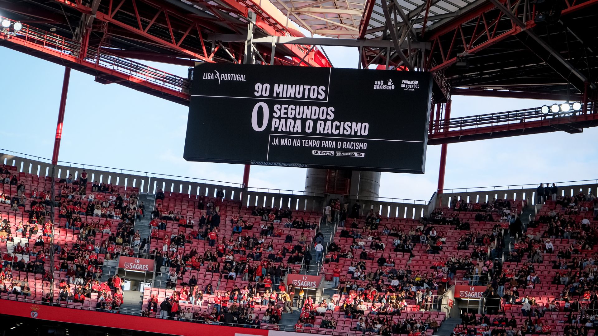 A Hello diz adeus ao racismo